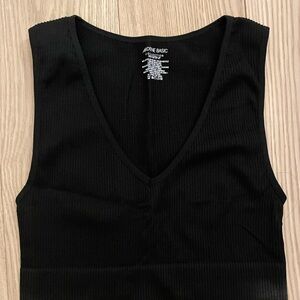 Ardene Women's Black V-Neck Crop Top